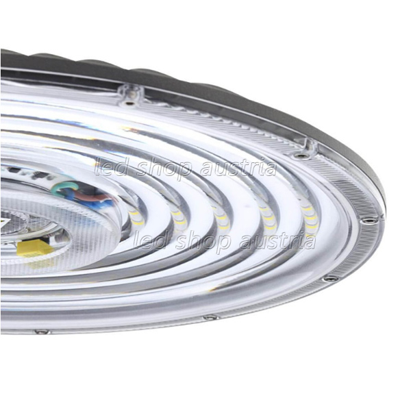 150W Hallenleuchte Slim Line IK08 IP65 kaltweiß